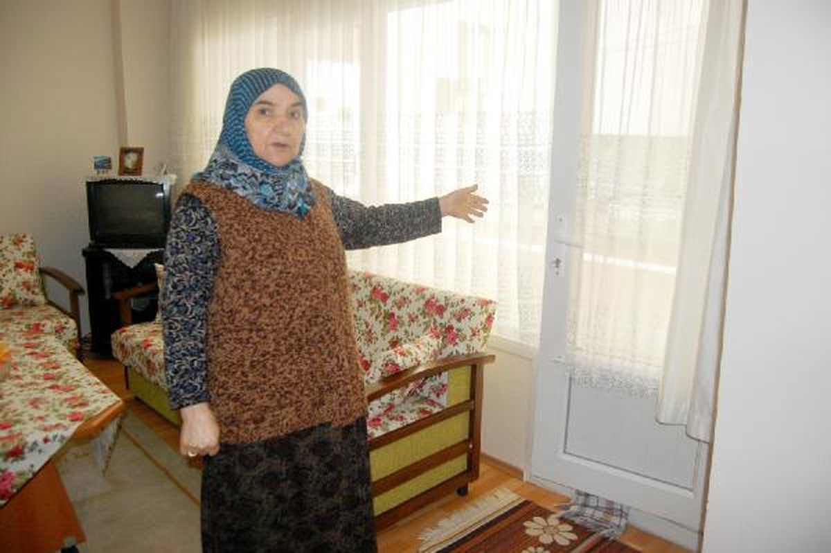 Yaşlı Kadın Evine Giren Hırsızdan 700 Lirayı Geri Getirmesini İstedi