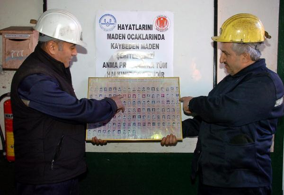 21 Yıl Önce Ölen 263 Madenci Dualarla Anılacak