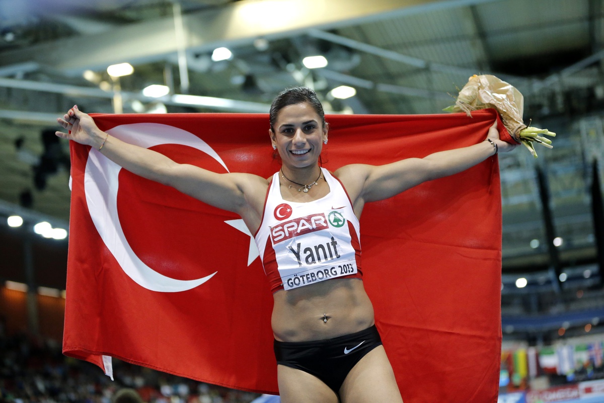 Avrupa Salon Şampiyonası\'nda Nevin Yanıt, 60 Metre Engellide Altın Madalya Kazandı