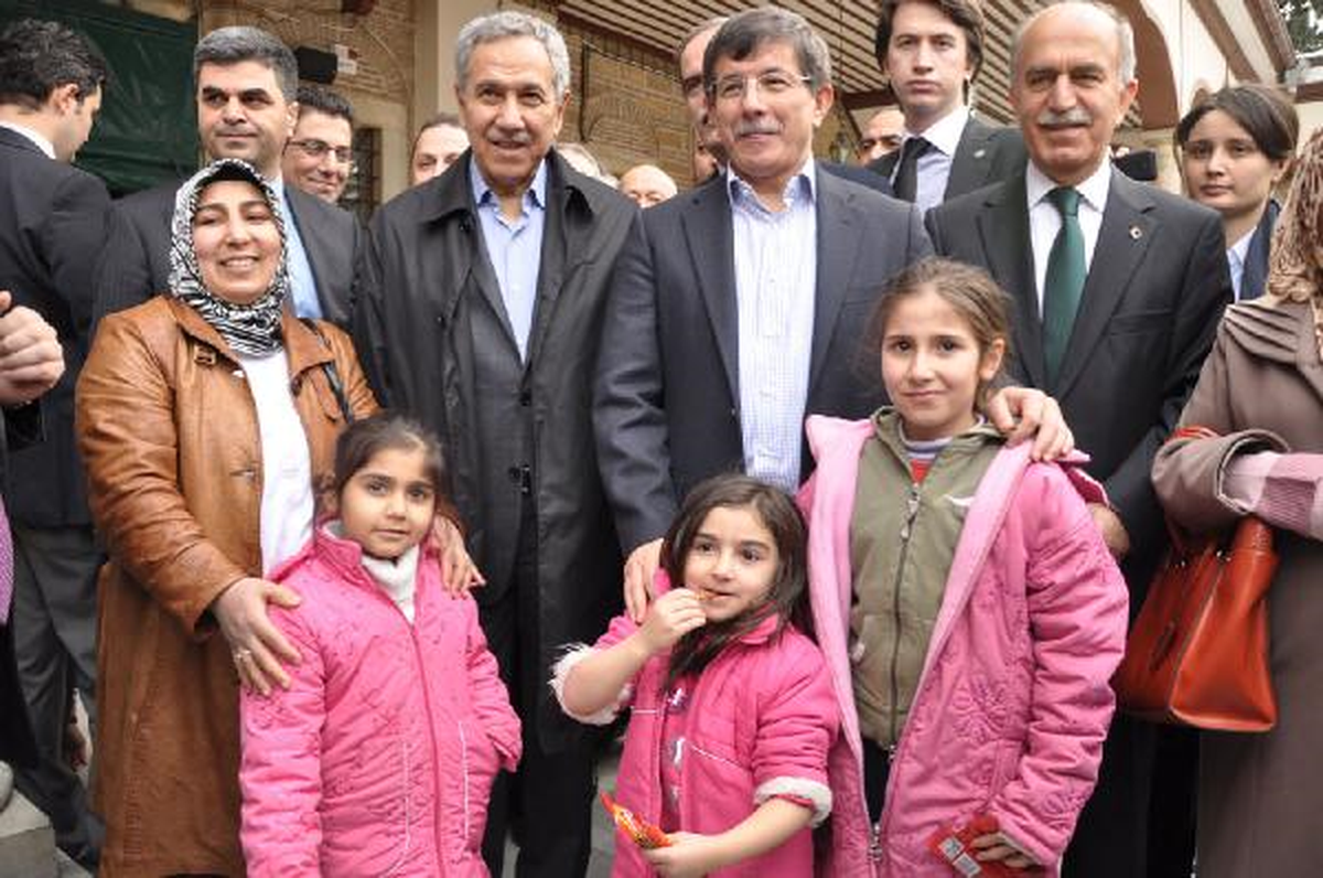 Bakan Davutoğlu\'na Kebapçı Önünde Sendikacı Tepkisi (2)