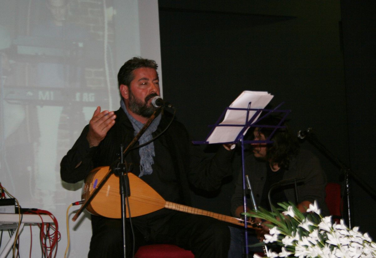 Başkan Kamacı Katıldığı Konserde Sahneye Çıkıp Türkü Söyledi