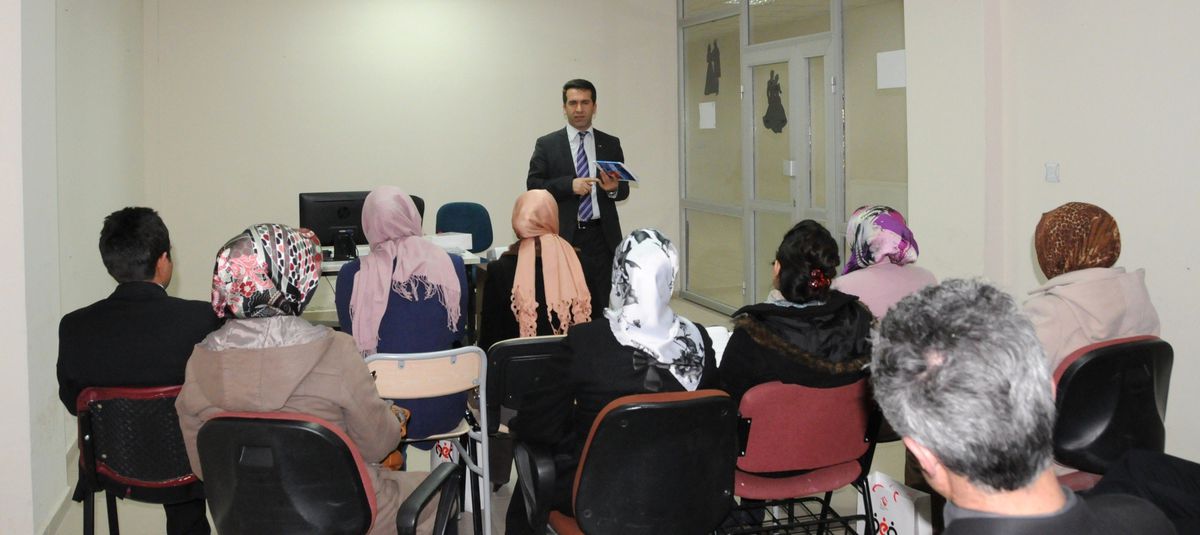 Bik Van Şube Müdürü Öylek\'ten Eğitimcilere Medya Okuryazarlığı Semineri