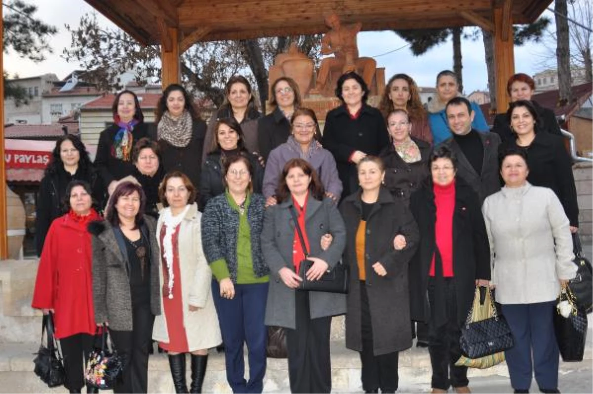 CHP Kadın Kolları Başkanı Tezgahın Başına Geçti
