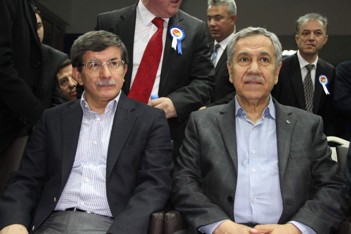 Çiftçi Kadınların Bakanlardan Yardım Çağrısı "Bakan Davutoğlu\'na Kebapçı Önünde Sendikacı Tepkisi"...