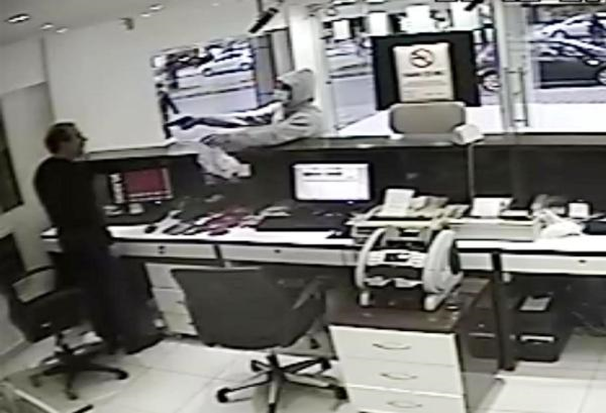 Döviz Bürosundaki Soygun Anı Kamerada