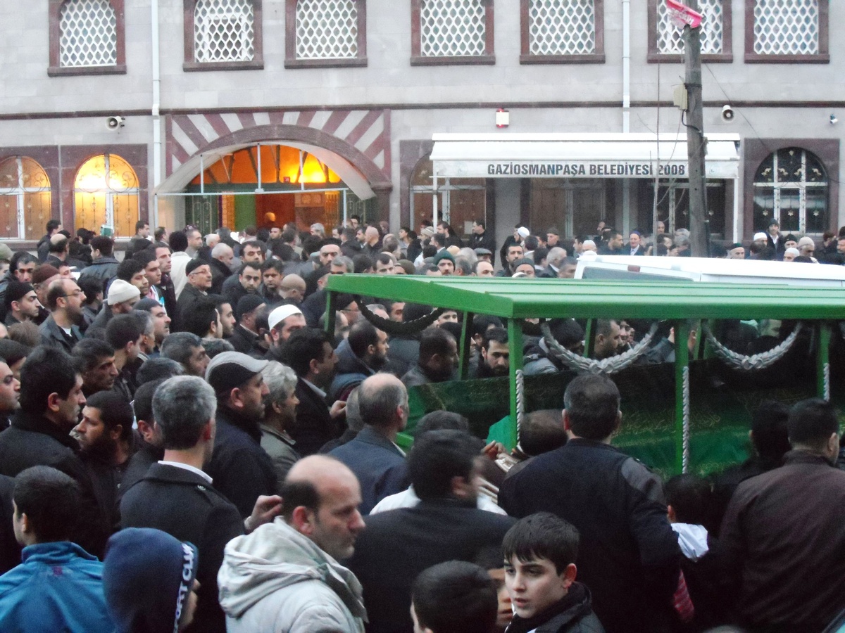 Gop\'ta Öldürülen Kardeşler Son Yolculuklarına Uğurlandı