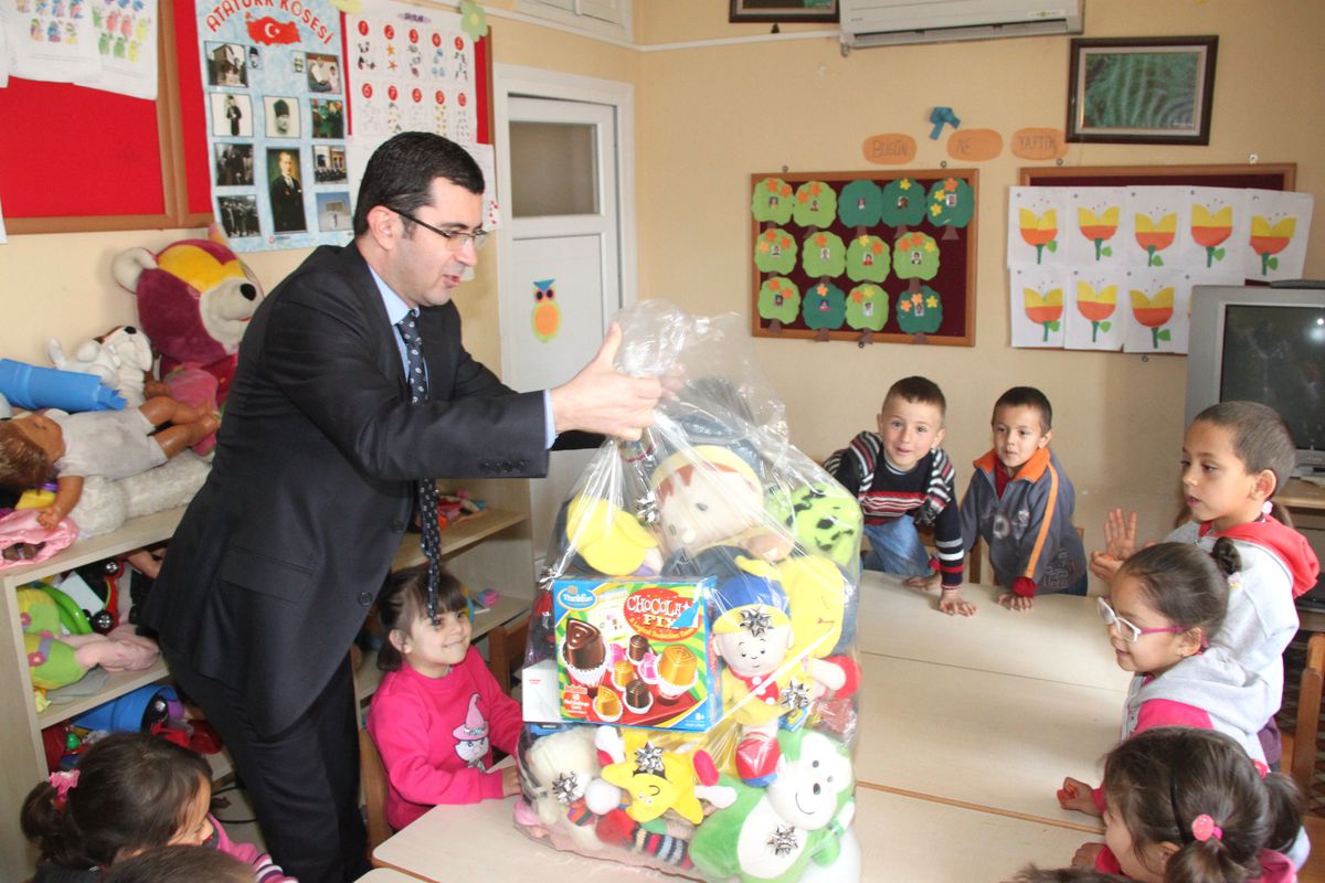 Kumbarada Biriken Oyuncaklar Çocuklara Dağıtıldı