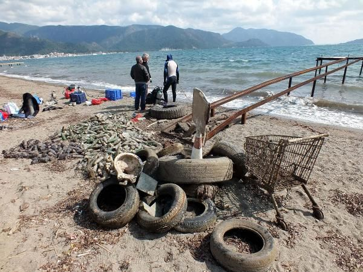 Marmaris Deniz Dibinden Çıkanlar Korkuttu Deniz Dibinden Çıkanlar Korkuttu