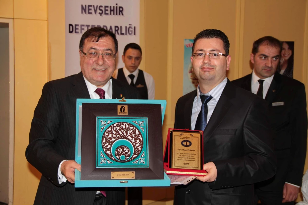 Nevşehir\'de Vergi Rekortmenleri Ödüllendirildi