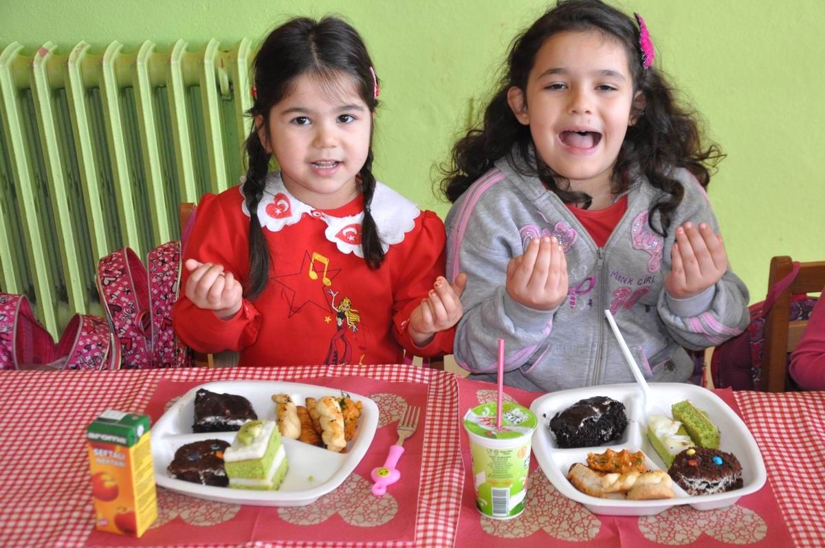 Öğrenciler Yemeklerini Paylaştı