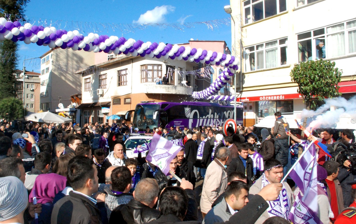 Ordu Sokakları Mor-Beyaza Büründü