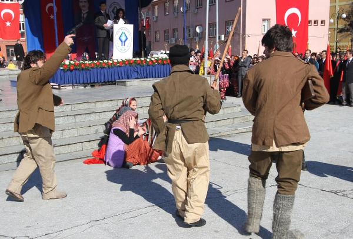 Rize\'nin Düşman İşgalinden Kurtuluşuna Horonlu Kutlama