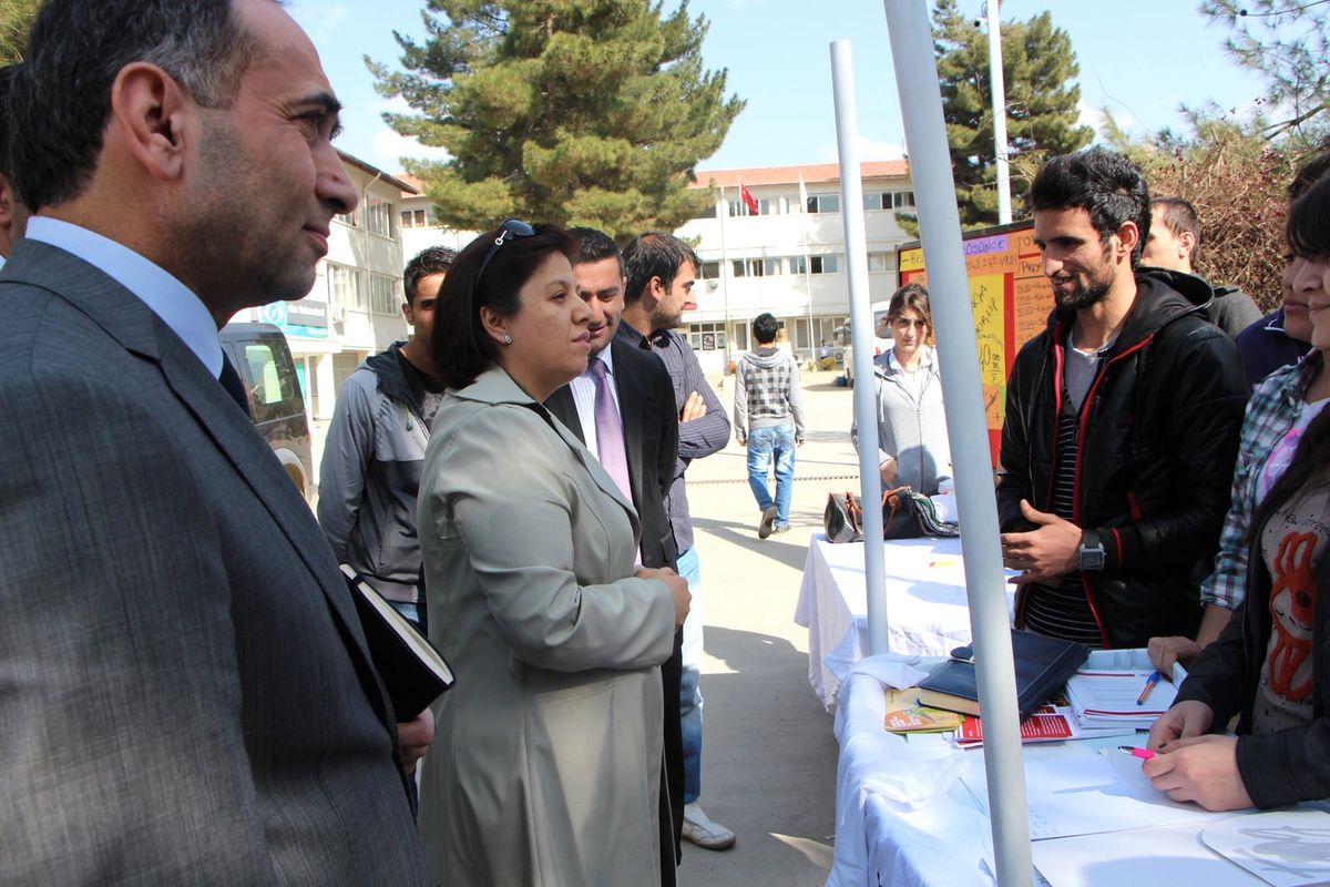 Siirt Üniversitesinde \'Gönül Elçileri\' Standı Açıldı