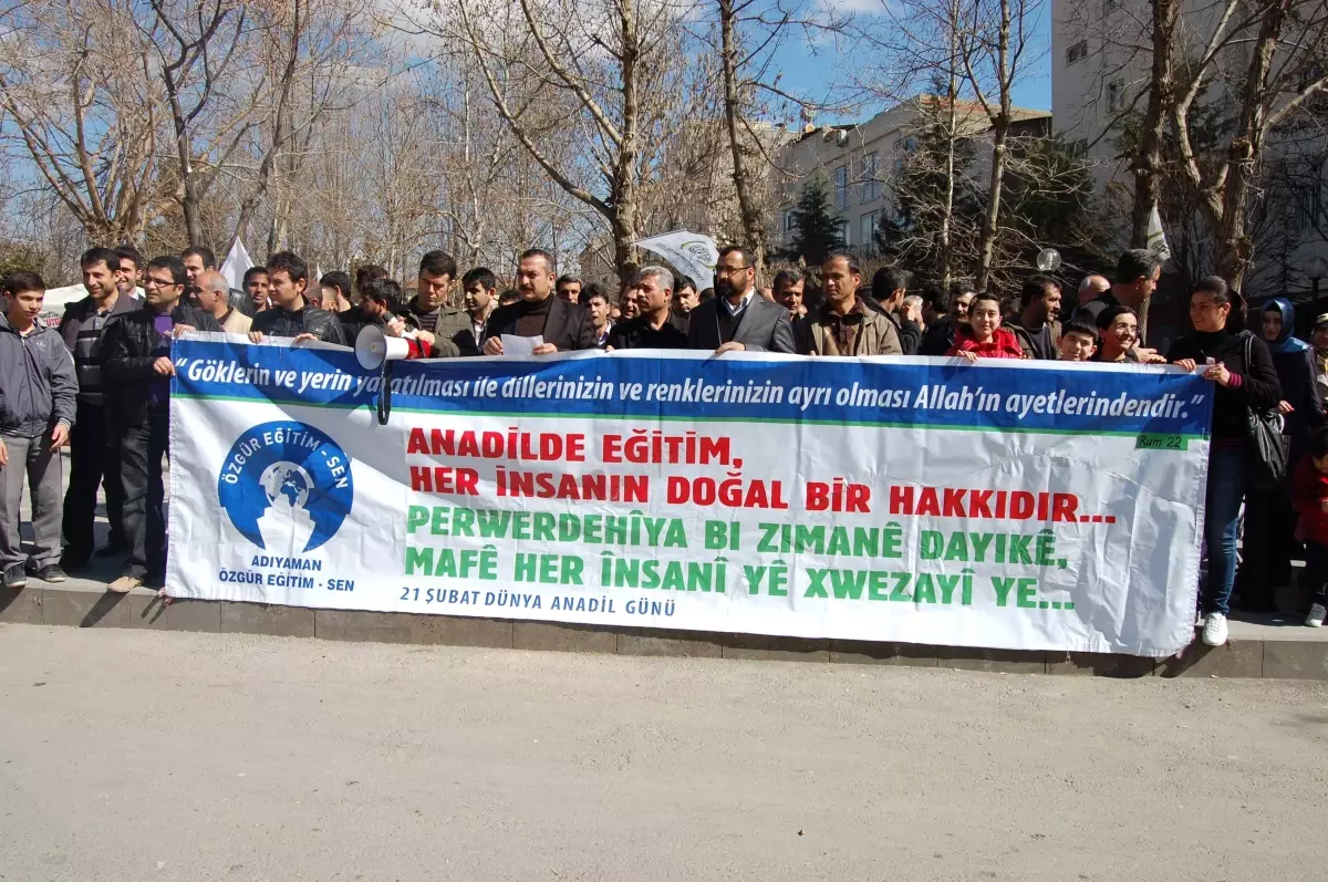 Stk\'lar Pankartın Yırtılmasına Tepki Gösterdi