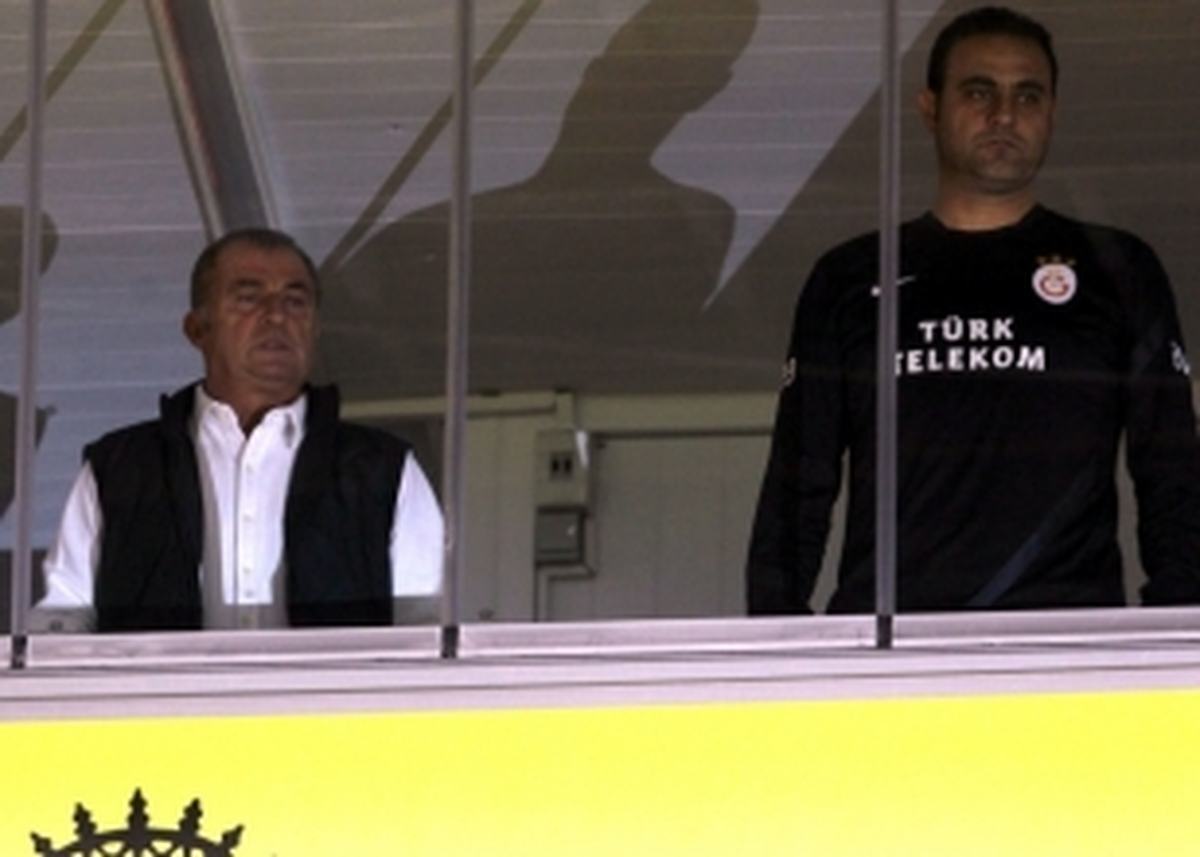 Terim ve Şaş Locada, Kulübede İse...