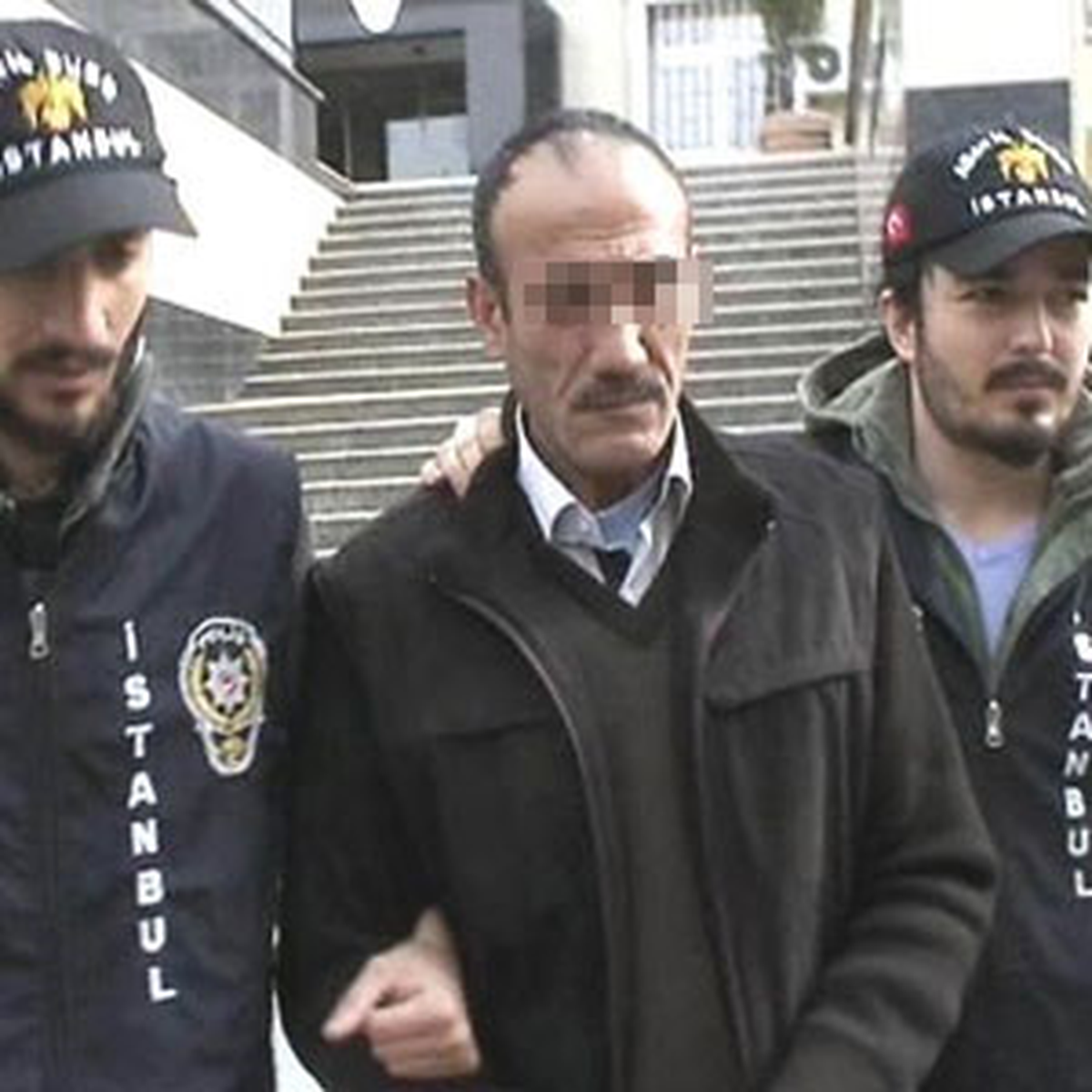 5 Lira İçin Arkadaşını Öldürdü *fatih'te, İstediği 5 Lirayı Vermediği İçin Tartıştığı Arkadaşı...