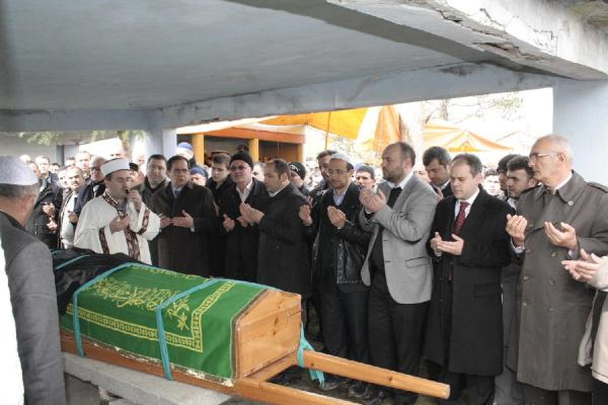 AK Parti Yöneticisi Avukat, Beyin Kanamasından Öldü
