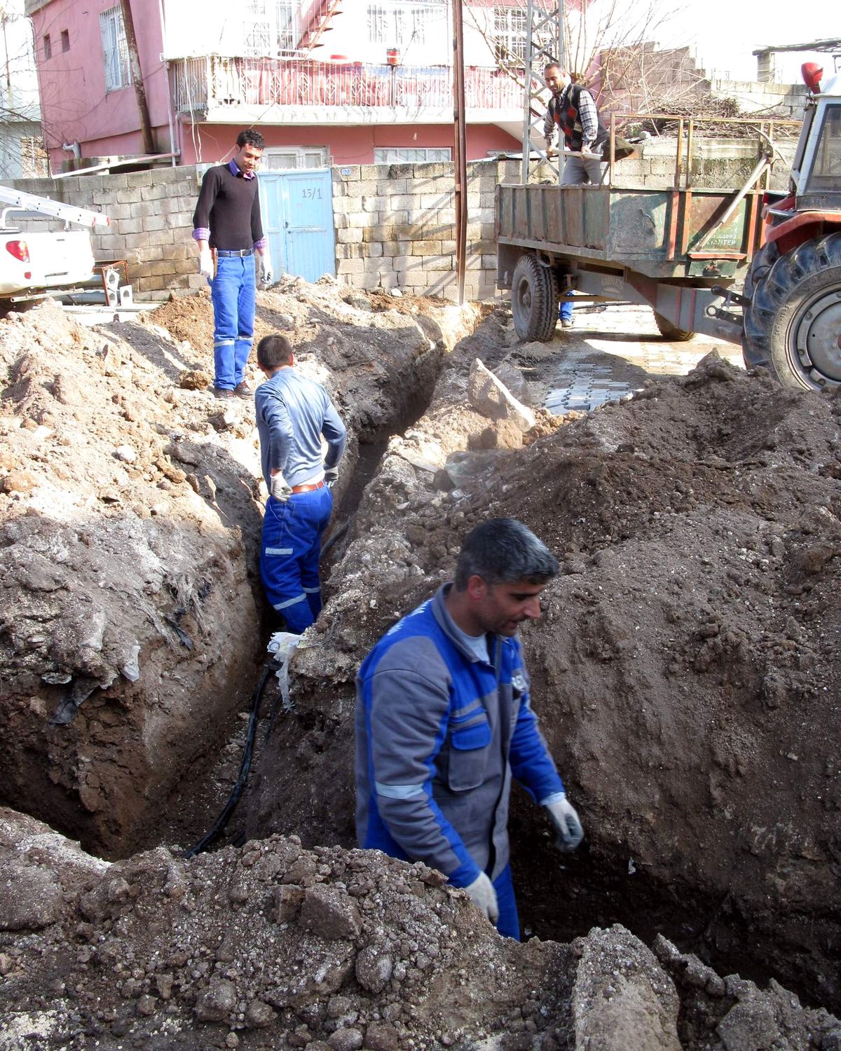 Araban İlçesinde Elektrik Hatları Yer Altına Alınıyor
