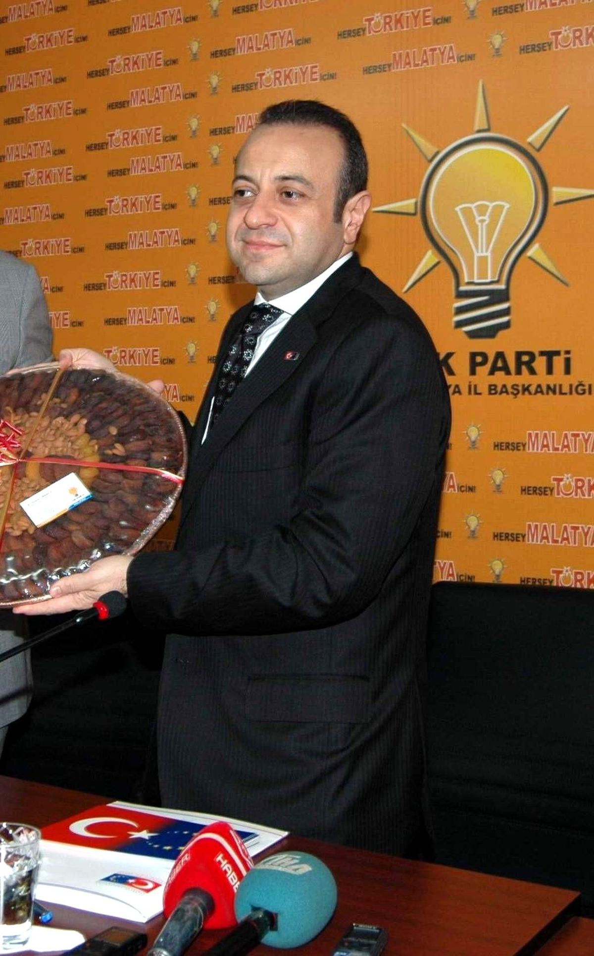 Bakan Bağış, Yurt Dışı Gezilerinde Kayısı Hediye Edecek