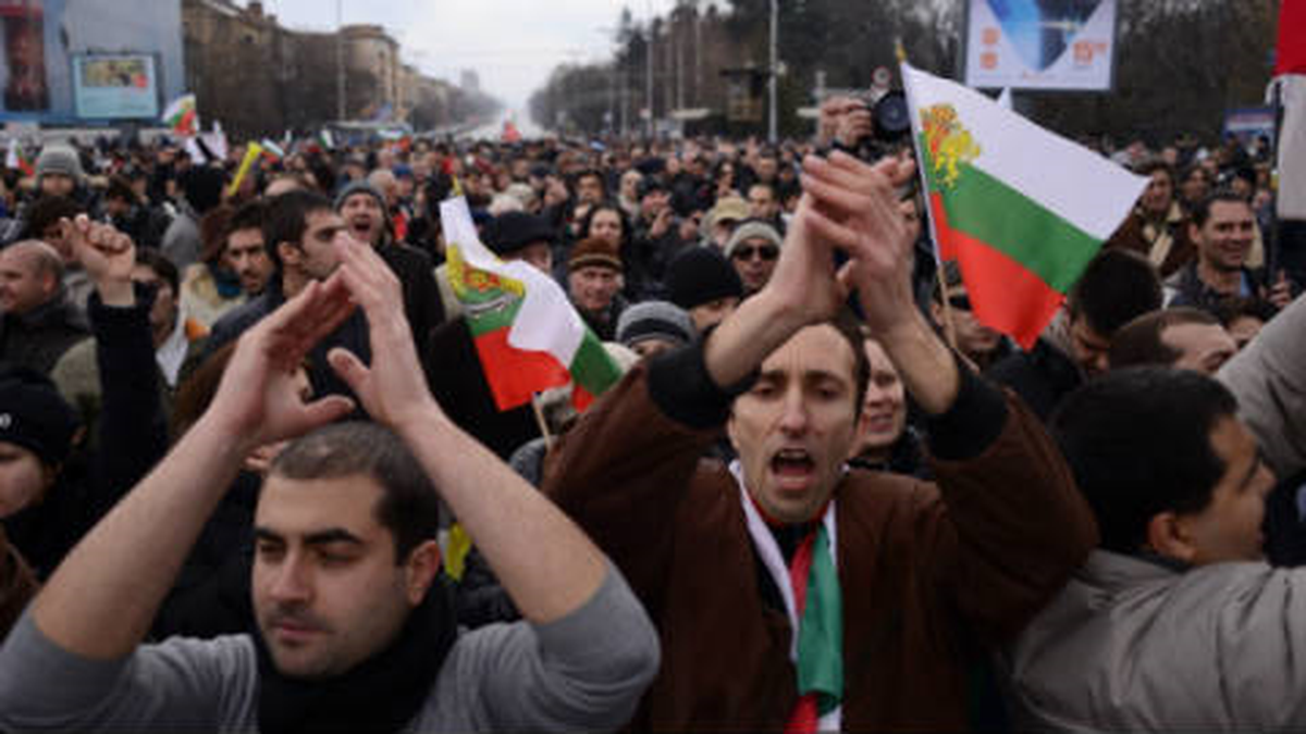 Bulgaristan\'da Ulusal Bayram Kutlamaları Siyasi Sistemi Protestoya Dönüştü
