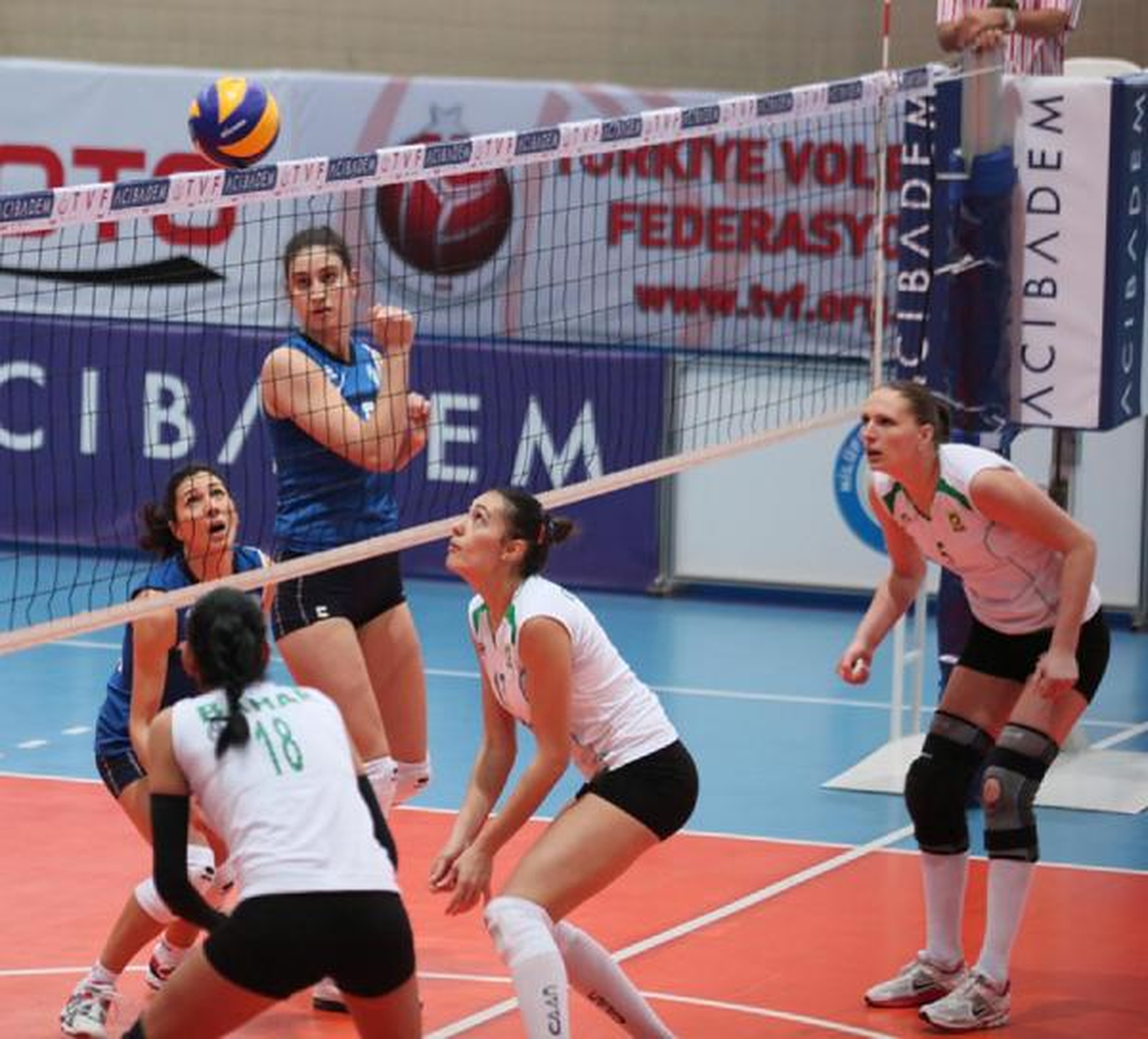 Bursa Büyükşehir İlbank\'ı 3-0 Yendi