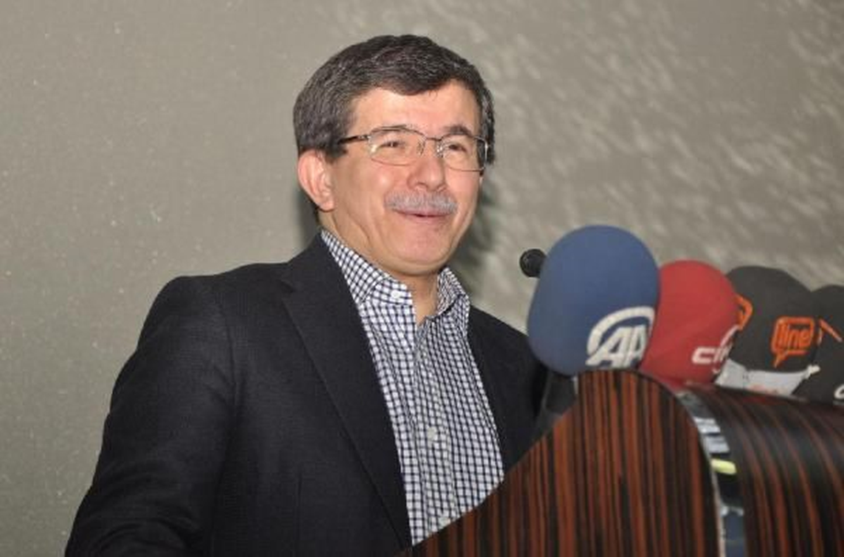 Dışişleri Bakanı Ahmet Davutoğlu, "Bize \'Yeni Osmanlıcı\' Diyorlar."