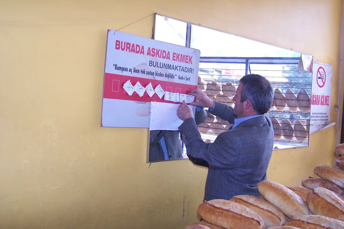 İhtiyaç Sahiplerine Ücretsiz Ekmek