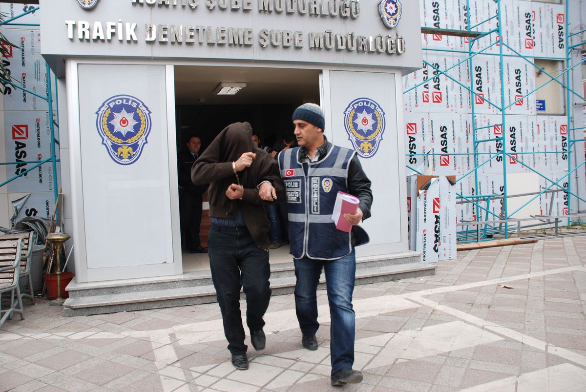 Kamyon Hırsızları İş Başında Yakalandı