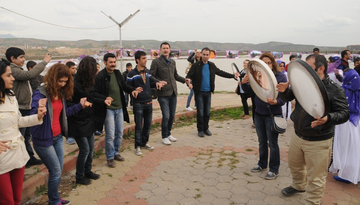Kesk\'li Kadınlar Arabane Eşliğinde Halay Çekerek \'Kadınlar Günü\'nü Kutladı