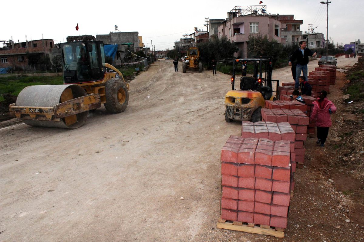 Sarıçam\'da Yol Yapım Çalışmaları