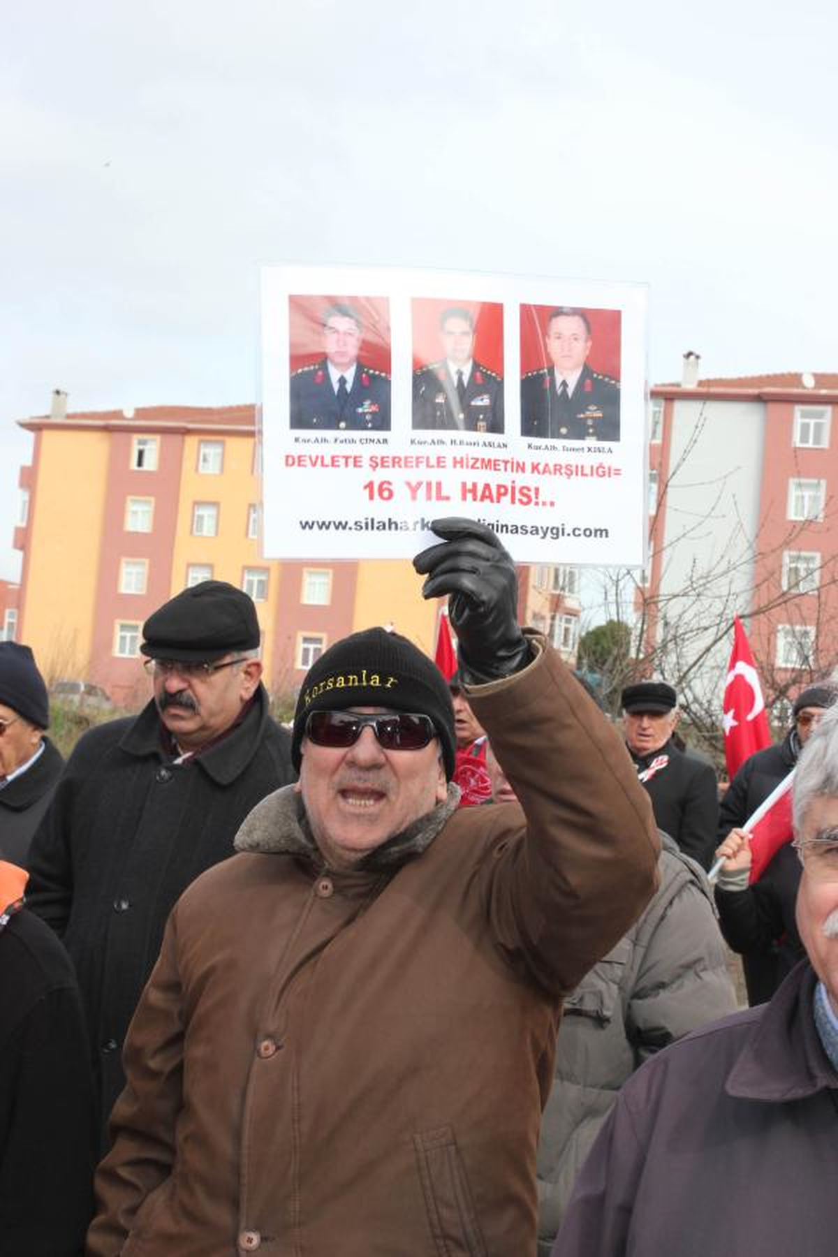 Silivri\'de Emekli Askerlerden \'Silah Arkadaşlığı\'na Saygı\' Yürüyüşü