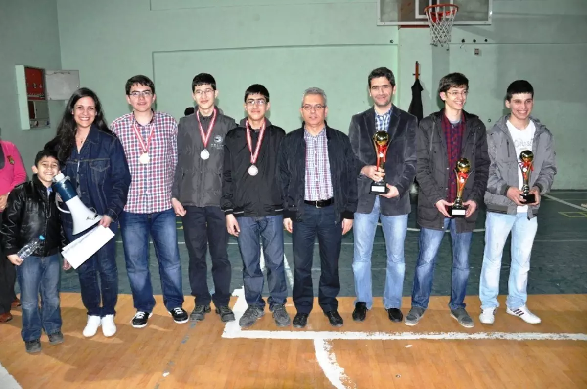 150 Sporcu Satranç Taşlarını Oynattı