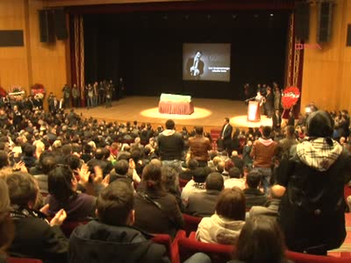 Gürses İçin İlk Tören Cemal Reşit Rey\'de Düzenlendi.
