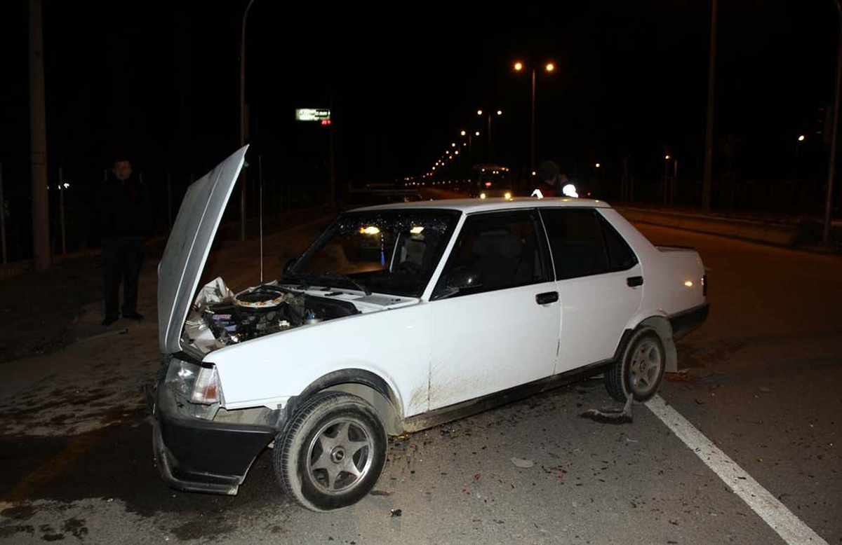 Ankara\'da Trafik Kazası: 3 Yaralı