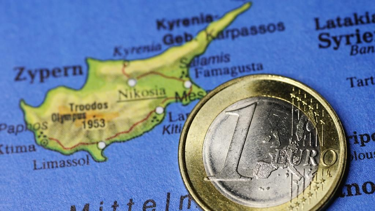 Avro Bölgesi Maliye Bakanları Kıbrıs Rum Kesimini Kurtarmayı Tartışıyor