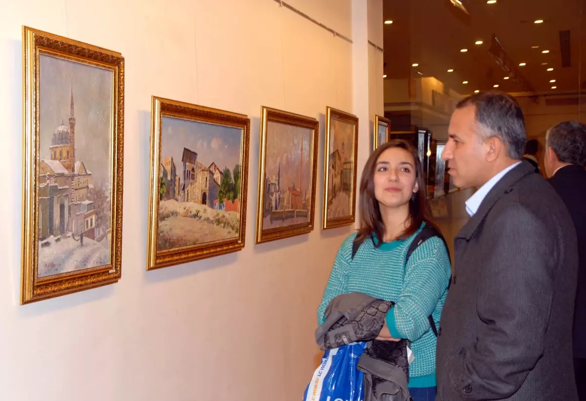Azeri Ressam'ın Sergisine Büyük İlgi