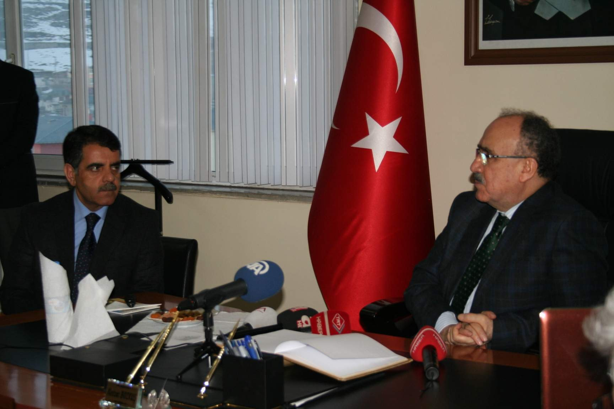 Başbakan Yardımcısı Beşir Atalay\'dan Başkan Bozkuş\'a Destek