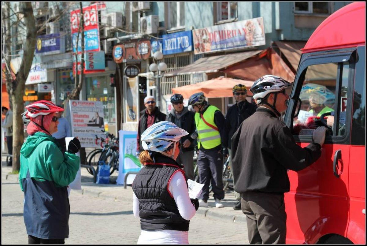 Bisikletçilerden \'Bizi de Fark Edin\' Etkinliği