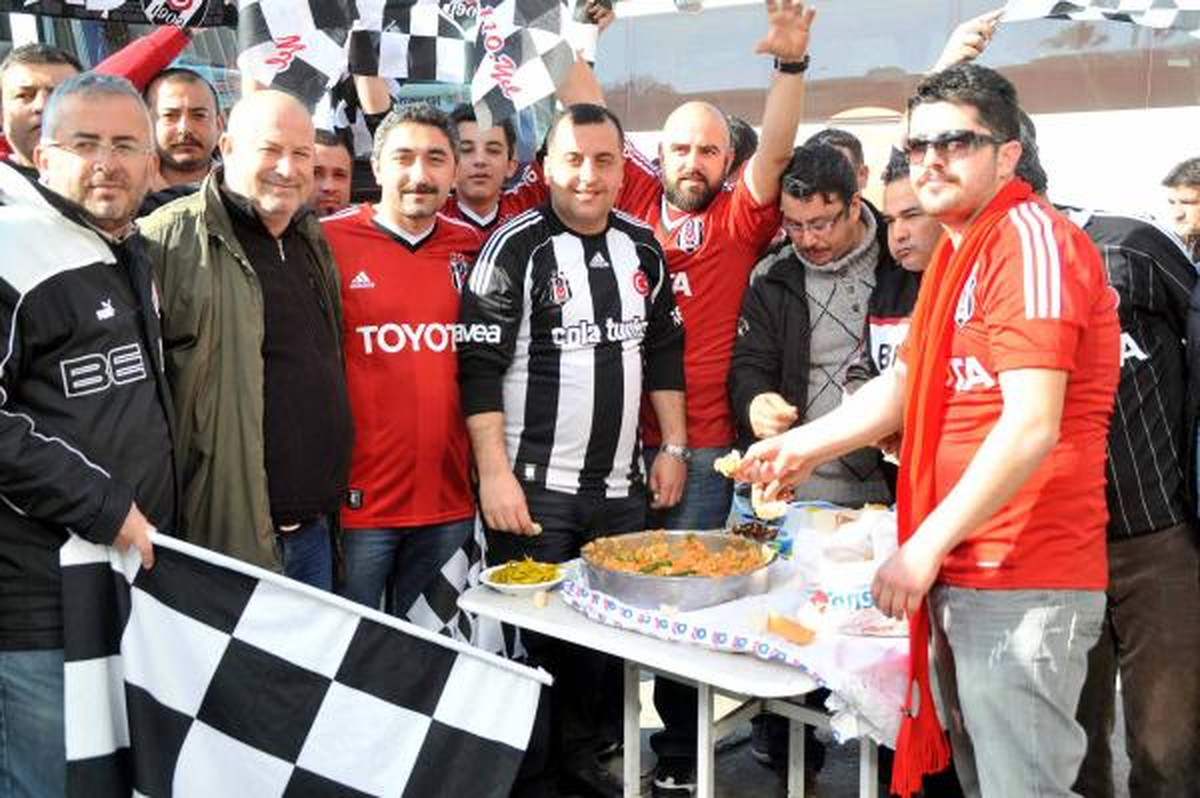 Bodrum\'da Beşiktaşlıların Menemen Keyfi
