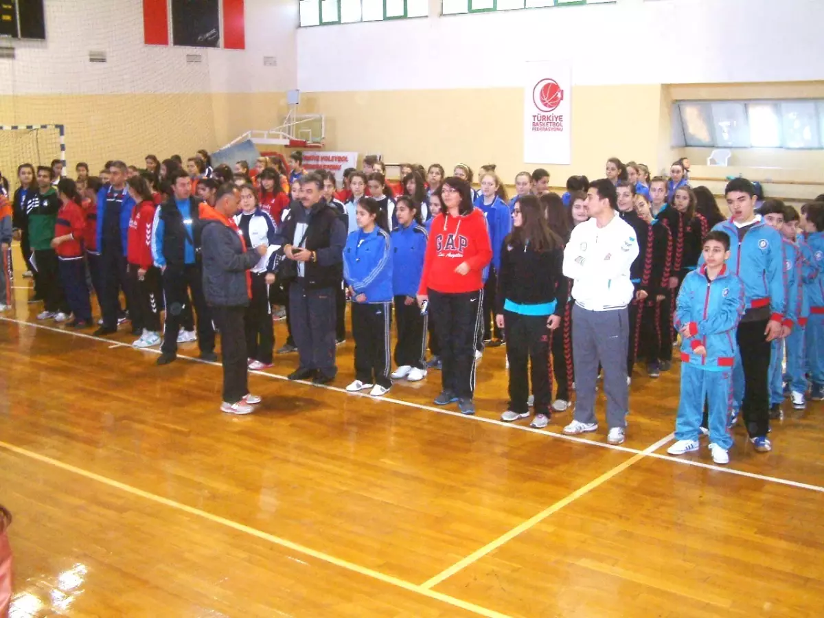 Burhaniye'de Hentbol Heyecanı Başladı