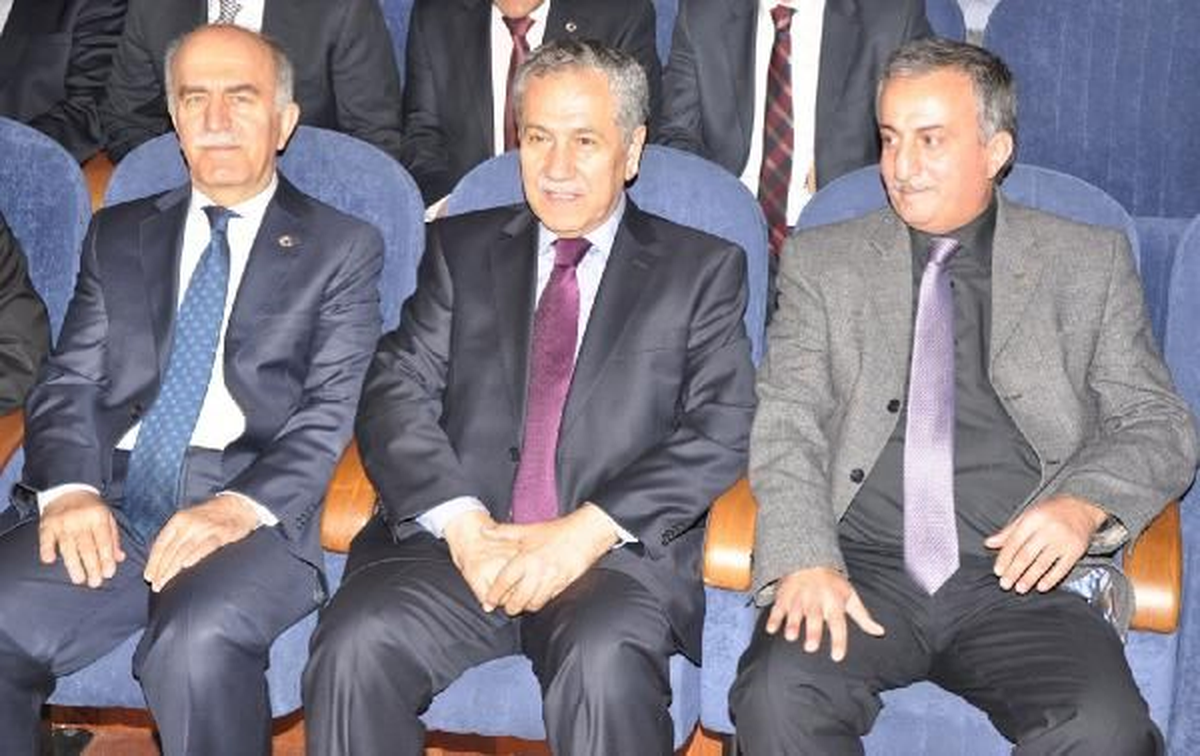 Bursa 1 Arınç.IMF\'ye 5 Milyar Dolar Borç Veren Ülke Haline Geldik Başbakan Yardımcısı Bülent Arınç,...