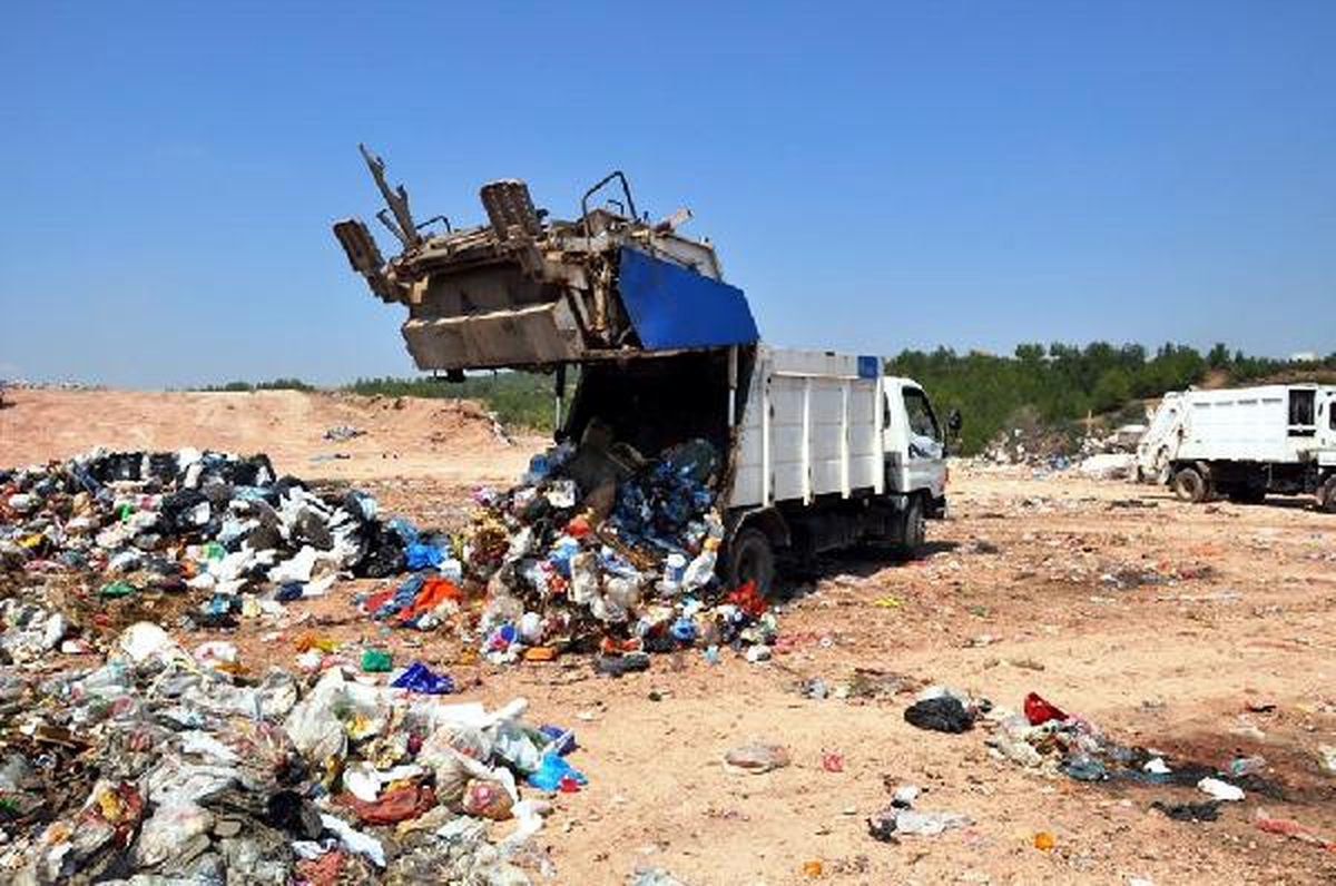 Çöplerin Altında Kalan Temizlik İşçisi Öldü