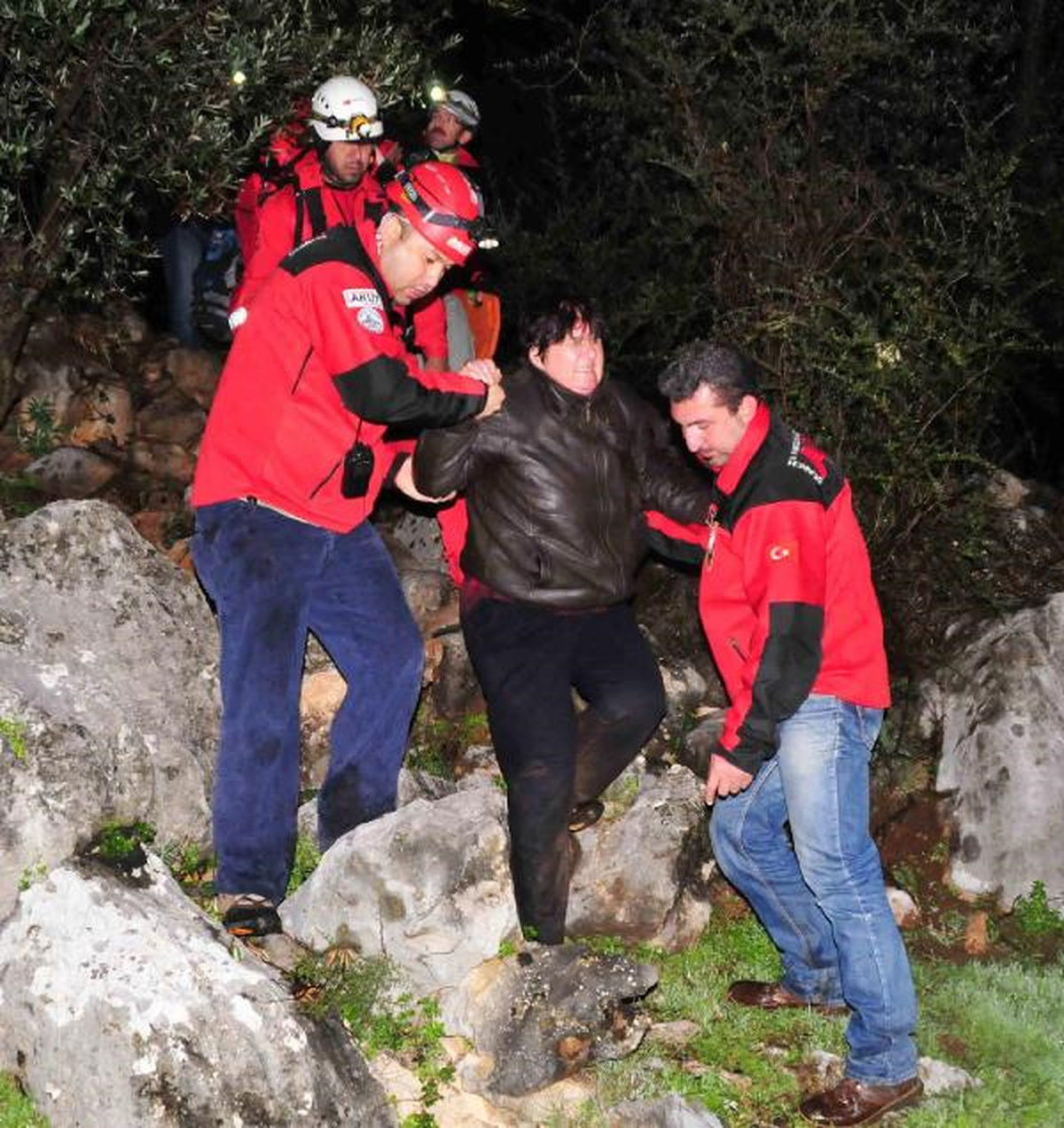 Dağda Mahsur Kalan 6 Kişiyi Jandarma Kurtardı