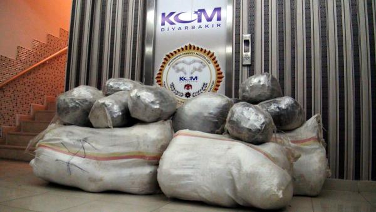 Diyarbakır\'da 403 Kilo Esrar Ele Geçirildi