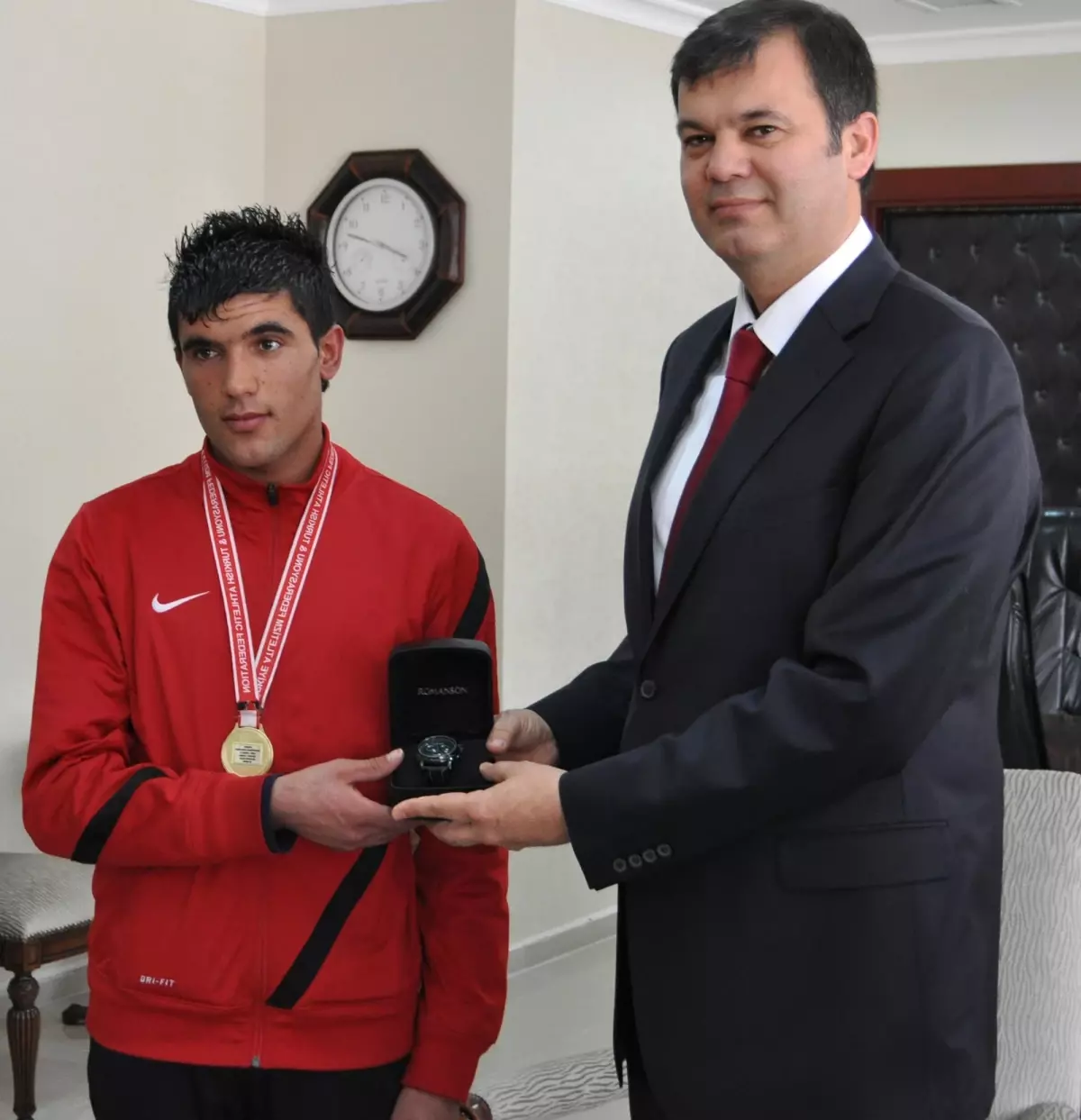 Emniyet Müdürü Akgüç Başarılı Sporcuyu Kabul Etti