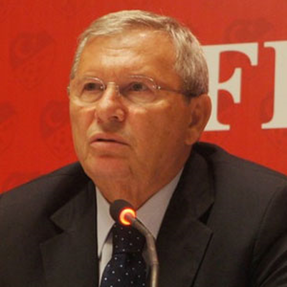Fenerbahçe Zekeriya Alp\'i İstifaya Davet Etti
