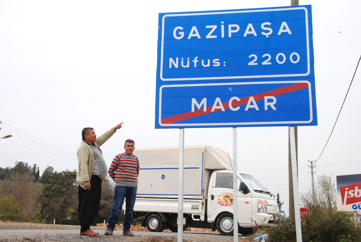 Gazipaşa\'da Tabela Çelişkisi