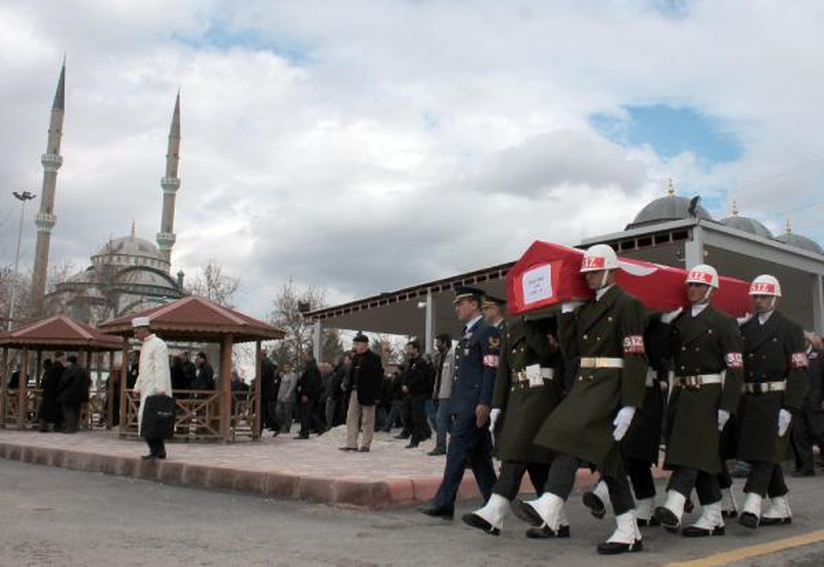 Göreve Giderken Hayatını Kaybeden Albay Askeri Törenle Toprağa Verildi