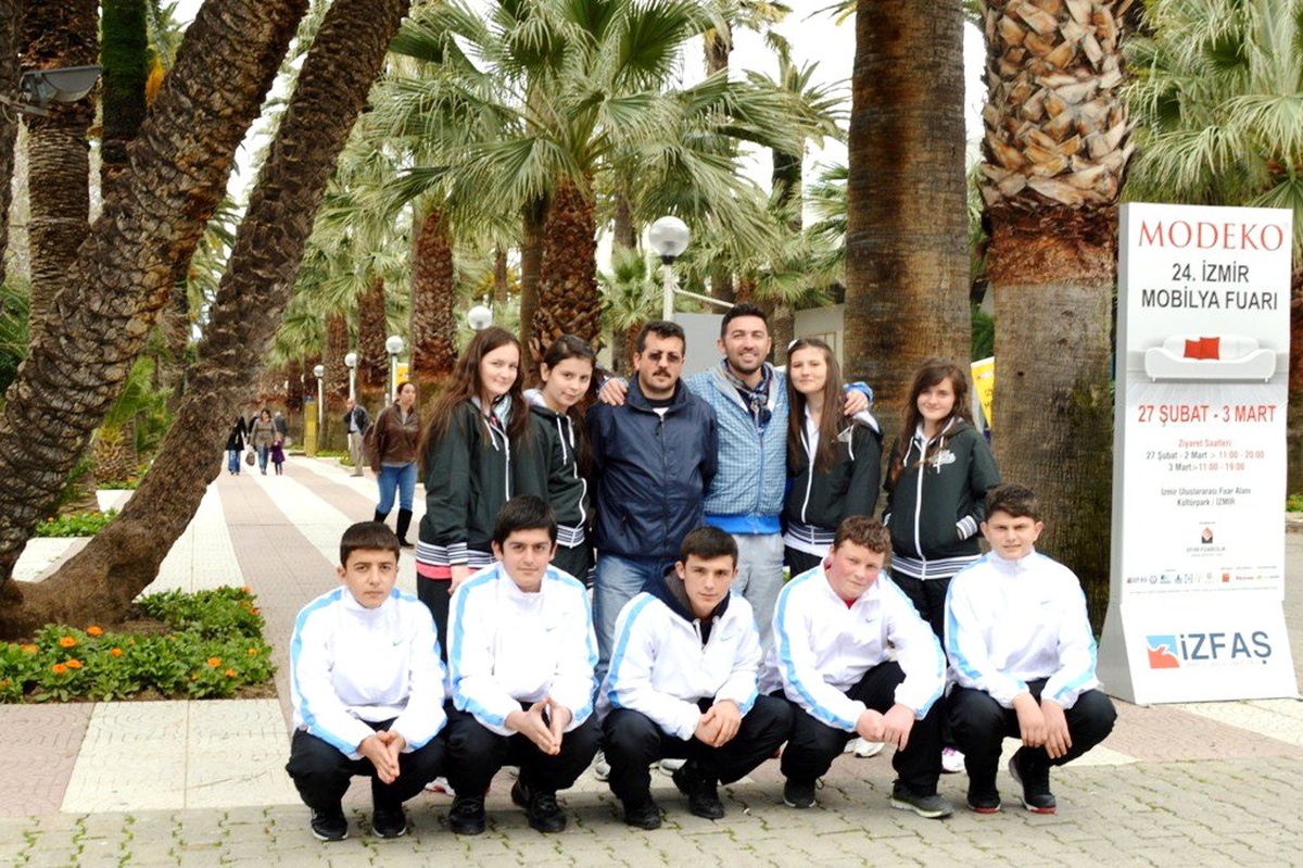 Gümüşova Lisesi Tenis Kortunda Düzce\'yi Temsil Etti