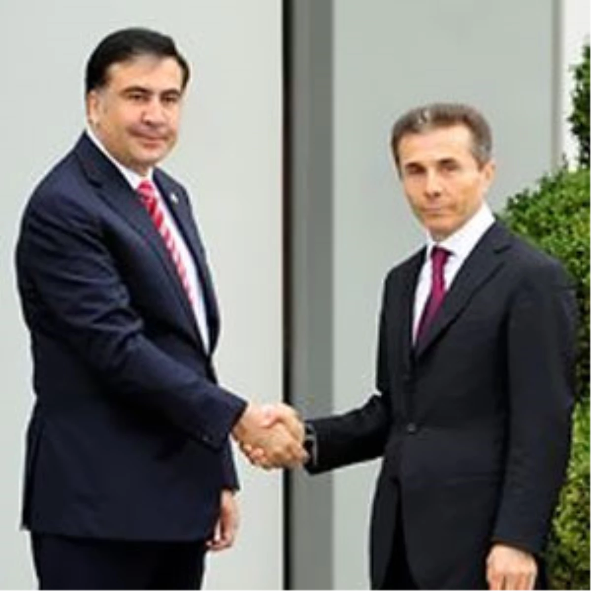 Gürcistan\'da Cumhurbaşkanı ile Başbakan Bir Araya Geldi
